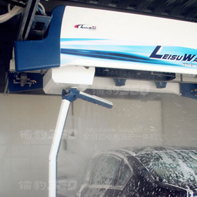 鐳豹360-六大洗車功能之一，智能旋轉(zhuǎn)手臂28秒沖洗全車